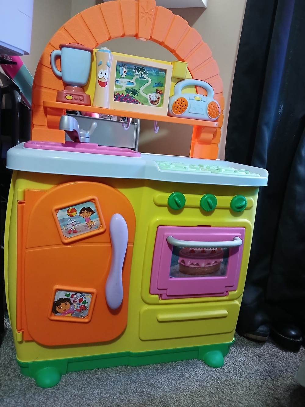 Dora The Explorer 2004 Kids Play Kitchen Set